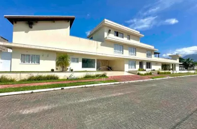 Casa Sobrado Triplex à venda com piscina, 4 quarto(s),  sendo 4 suíte(s)  no bairro Flora Rica, 1200 metros da praia, Peruíbe-SP