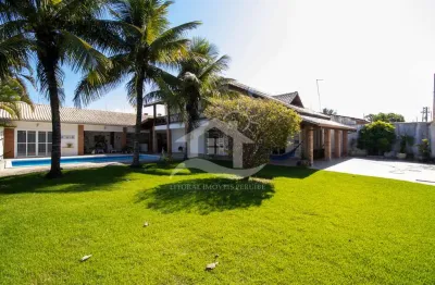 Casa Térrea com piscina à venda , 5 quarto(s),  sendo 3 suíte(s)  no bairro Stella Maris, 700 metros da praia, Peruíbe-SP