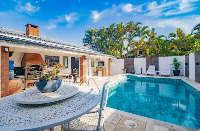 Casa Térrea com piscina à venda , 3 quarto(s),  sendo 1 suíte(s)  no bairro Bougainville Residencial III, 700 metros da praia, Peruíbe-SP