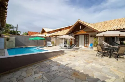 Casa Térrea com piscina à venda com piscina, 3 quarto(s),  sendo 1 suíte(s)  no bairro Jardim Guaraú, 200 metros da praia, Peruíbe-SP