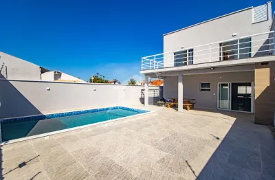 Casa Sobrado à venda com piscina, 4 quarto(s),  sendo 2 suíte(s)  no bairro Maria Helena Novaes, 100 metros da praia, Peruíbe-SP
