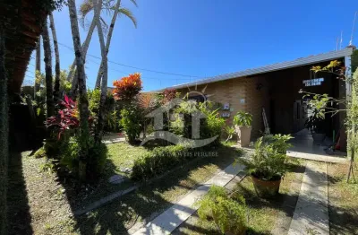 Casa Mezanino à venda com piscina, 3 quarto(s),  sendo 1 suíte(s)  no bairro Centro, 800 metros da praia, Peruíbe-SP