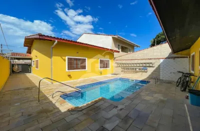 Casa Térrea com Edícula à venda com piscina, 3 quarto(s),  sendo 1 suíte(s)  no bairro Jardim Barra de Jangadas, 600 metros da praia, Peruíbe-SP