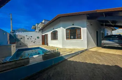Casa Térrea com piscina à venda com piscina, 3 quarto(s),  sendo 1 suíte(s)  no bairro Oasis, 750 metros da praia, Peruíbe-SP