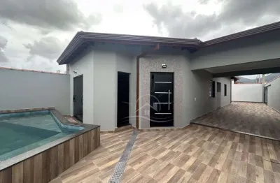 Casa Térrea com piscina à venda com piscina, 3 quarto(s),  sendo 1 suíte(s)  no bairro Estância dos Eucaliptos, 3000 metros da praia, Peruíbe-SP