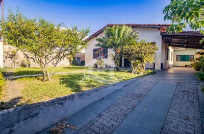 Casa Térrea à venda , 3 quarto(s),  sendo 1 suíte(s)  no bairro Stella Maris, 900 metros da praia, Peruíbe-SP