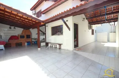 Casa Assobradada à venda , 3 quarto(s),  sendo 2 suíte(s)  no bairro Cidade Nova Peruíbe, 0 metros da praia, Peruíbe-SP