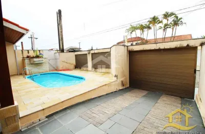 Casa Térrea com piscina à venda com piscina, 3 quarto(s),  sendo 1 suíte(s)  no bairro Jardim Imperador, 0 metros da praia, Peruíbe-SP