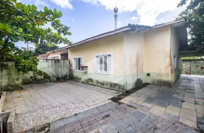 Casa Térrea à venda , 2 quarto(s),   no bairro Centro, 700 metros da praia, Peruíbe-SP