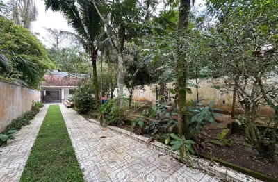 Casa Térrea à venda com piscina, 3 quarto(s),  sendo 1 suíte(s)  no bairro Jardim Europa, 2000 metros da praia, Peruíbe-SP