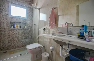 Casa Térrea à venda com piscina, 3 quarto(s),  sendo 1 suíte(s)  no bairro Jardim Icaraiba, 200 metros da praia, Peruíbe-SP