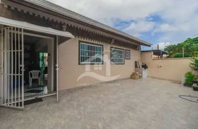 Casa Casa com edícula à venda com piscina, 4 quarto(s),  sendo 4 suíte(s)  no bairro Cidade Nova Peruíbe, 0 metros da praia, Peruíbe-SP