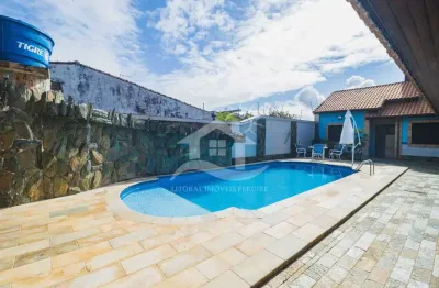 Casa térreo à venda , 3 quarto(s),  sendo 3 suíte(s)  no bairro centro, 400 metros da praia, peruíbe-sp