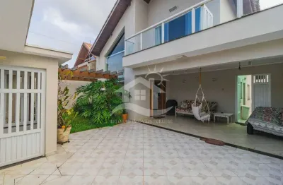 Casa sobrado à venda com piscina, 3 quarto(s),  sendo 0 suíte(s)  no bairro sambura, 250 metros da praia, peruíbe-sp