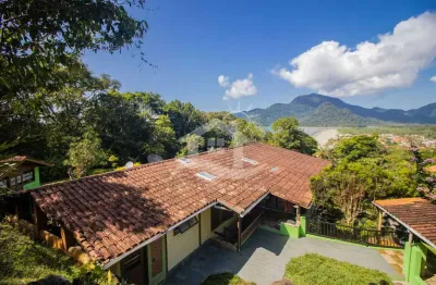 Casa térrea com edícula à venda , 3 quarto(s),  sendo 2 suíte(s)  no bairro guaraú, 200 metros da praia, peruíbe-sp