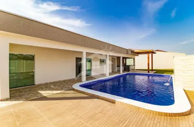 Casa térrea com piscina à venda , 4 quarto(s),  sendo 2 suíte(s)  no bairro oasis, 200 metros da praia, peruíbe-sp