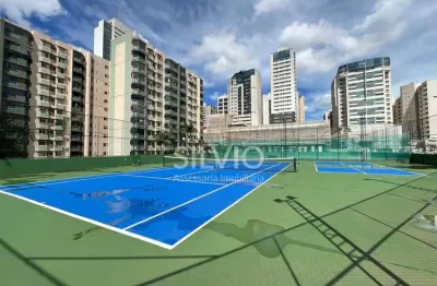 Oportunidade apartamento de dois quartos mais dependência reformado