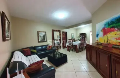 Casa térrea em condomínio em arniqueiras sha, cj. 05, com 03 quartos, sendo 3 suítes, na laje, piscina e churrasqueira.