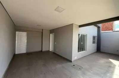 Casa aérea  reformada composta por  03 suítes,closet toda no porcelanato na qnp 12 ceilandia sul
