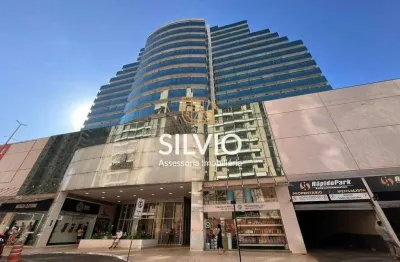 Sala comercial reformada, com divisórias de vidro para locação no le quartier - águas claras