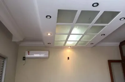 Lindo sobrado com piscina, varanda, soton 4 quartos.
