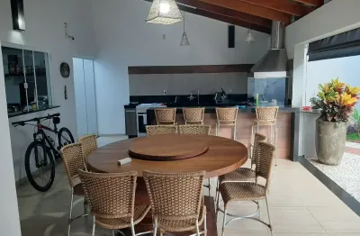 Linda casa sta mônica espaço gourmet com churrasqueira