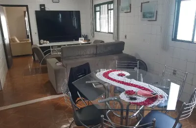 Linda casa custódio pereira 3/4 sendo 1 suíte, 5 vagas de garagem