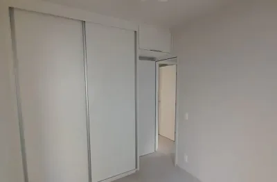 Lindo apartamento presidente roosevelt com 2/4 sendo 1 suíte, térreo com área gardem e armários