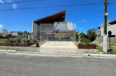 Vendo casa em condomínio fechado, com 360 m2, 5 quartos sendo 4 suítes, sala p/ 3 ambientes, 4 vgs
