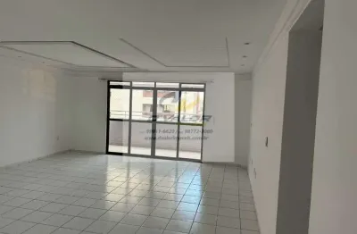 Vendo apartamento com 156m², 4 quartos s/ 3 suítes, sala p/ 2 ambientes, cozinha c/ armários e 2 vagas