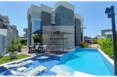 Vendo casa, porteira fechada, com 334 m², 4 quartos s/ 3 suítes, escritório, piscina e 4 vagas
