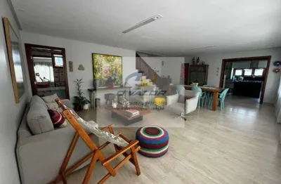 Vendo casa em condomínio fechado de alto padrão, com 300 m², 4 suítes, sala p/ 3 ambientes e 3 vagas