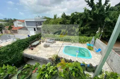 Vendo casa 260m², 04 quartos (sendo 02 suítes), 02 vagas de garagem.