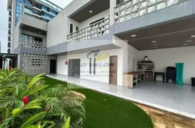 Vendo casa 270m² porteira fechada, 04 quartos (sendo todos suítes), 02 vagas de garagem.