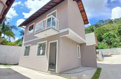 Casa com 2 dormitórios à venda, 60 m² por R$ 315.000,00 - Parada Folly - Nova Friburgo/RJ