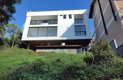 Casa com 3 dormitórios à venda, 231 m² por r$ 1.580.000,00 - cônego - nova friburgo/rj