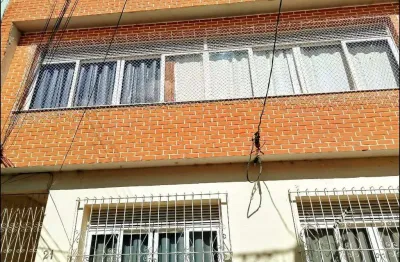 Prédio com 3 apartamentos no total de 176 m² por R$ 750.000 - Centro - Nova Friburgo/RJ