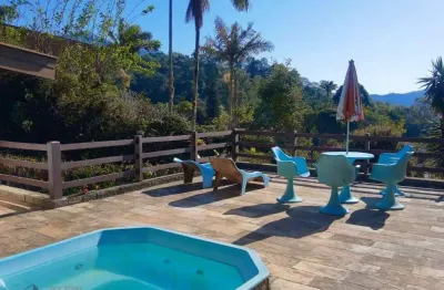 Casa com 3 dormitórios à venda, 258 m² por r$ 1.400.000,00 - parque são clemente - nova friburgo/rj