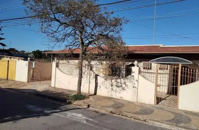 Casa ampla com excelente estrutura, 3 suíte e 4 vagas de garagem.