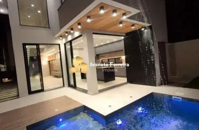 Sobrado novo em condomínio fechado, 4 suítes, 2 vagas, piscina.