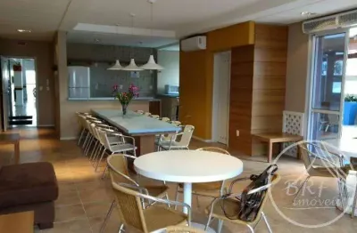 Vendo excelente apartamento com terraço e piscina, totalmente plano em excelente localização a 200 metros da beira mar do estreito florianópolis sc co