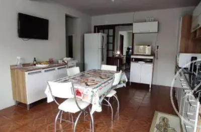 Vendo casa em serraria são josé sc de três dormitórios, sala e cozinha mais edícula