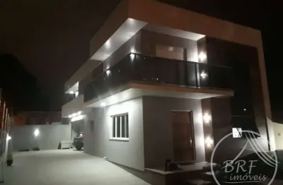 Vendo casa semi nova em estreito florianópolis sc, três suítes, lavabo.