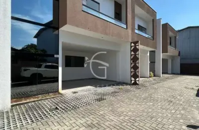 Lindo sobrado geminado em condomínio fechado em região arborizada do bairro são marcos.