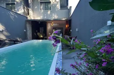 Venha conhecer um sobrado aconchegante, perfeito para aproveitar momentos incríveis em família!