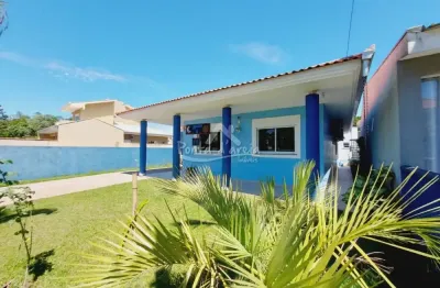 Casa com 2 quartos para alugar na Rua Alemanha, 741, Atami, Pontal do Paraná