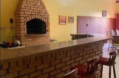 Casa de temporada acomoda 14 pessoas no campeche – a 300m da praia!