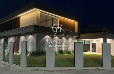 Sobrado alto padrão 4 dormitórios sendo 3 suítes a 200 metros do mar