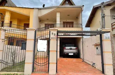 Sobrado de 03(três) dormitórios, sendo 01(uma) suíte, localizado no bairro bela vista