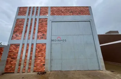Aluga pavilhão no bairro harmonia em canoas com 200m²